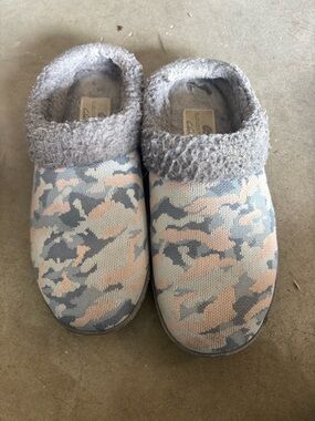 Clarks Gray Fuzzy Slip-On Indoor Slippers